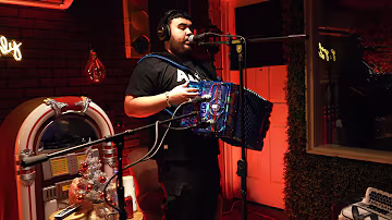 Hermanos Espinoza playing live
